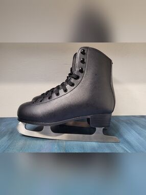 Figure Skates Black Size 8.5 / 240 cm New